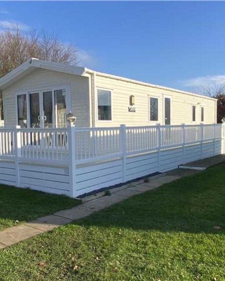 6 Berth Comfy Homely Caravan, Dog Friendly Belton with Browston Esterno foto