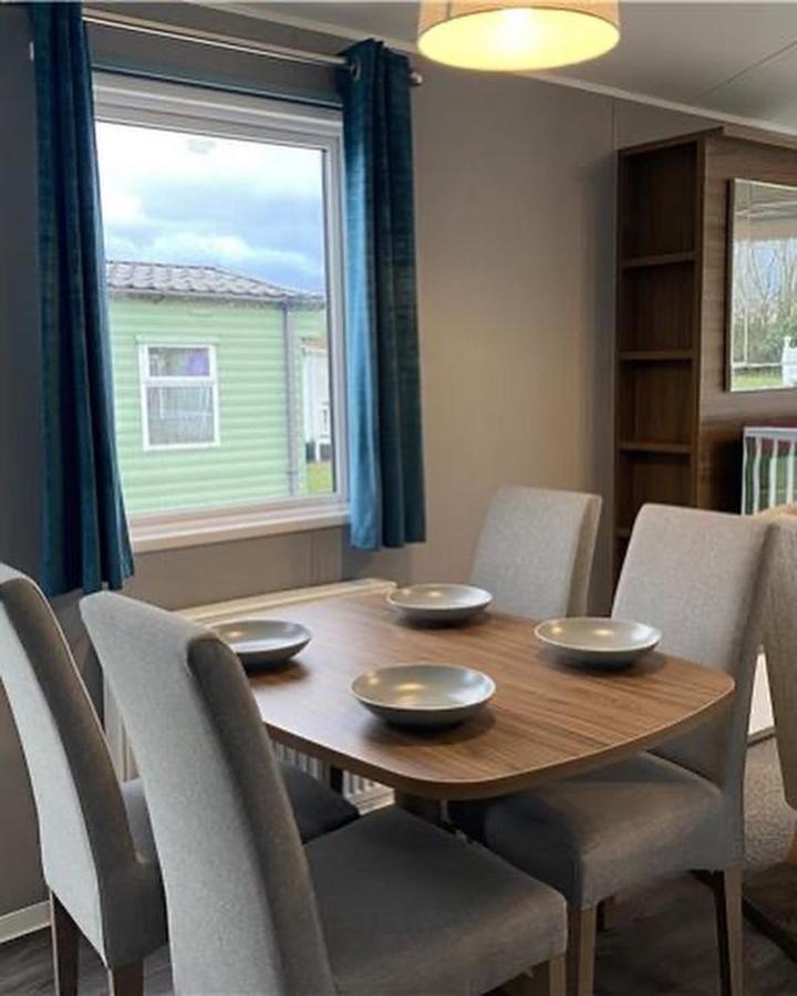 6 Berth Comfy Homely Caravan, Dog Friendly Belton with Browston Esterno foto