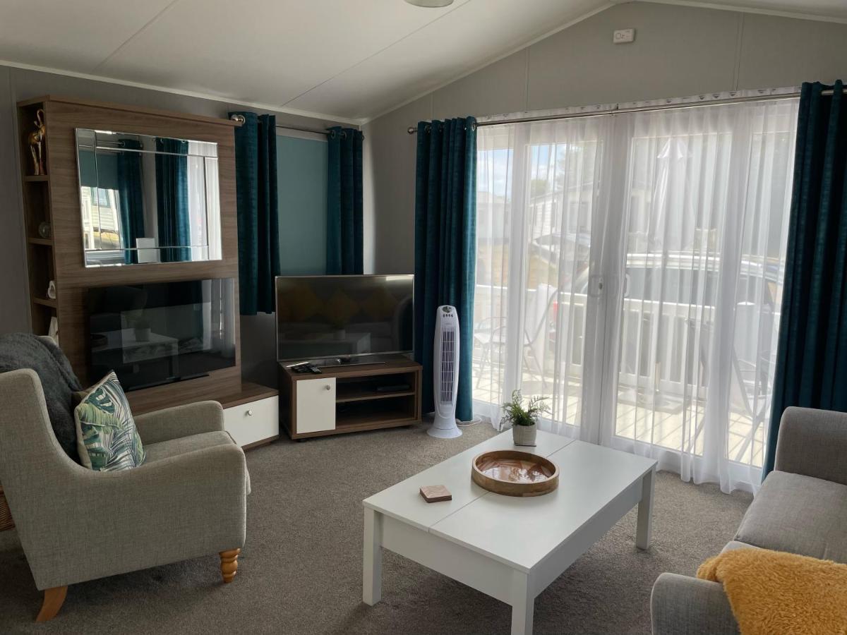 6 Berth Comfy Homely Caravan, Dog Friendly Belton with Browston Esterno foto